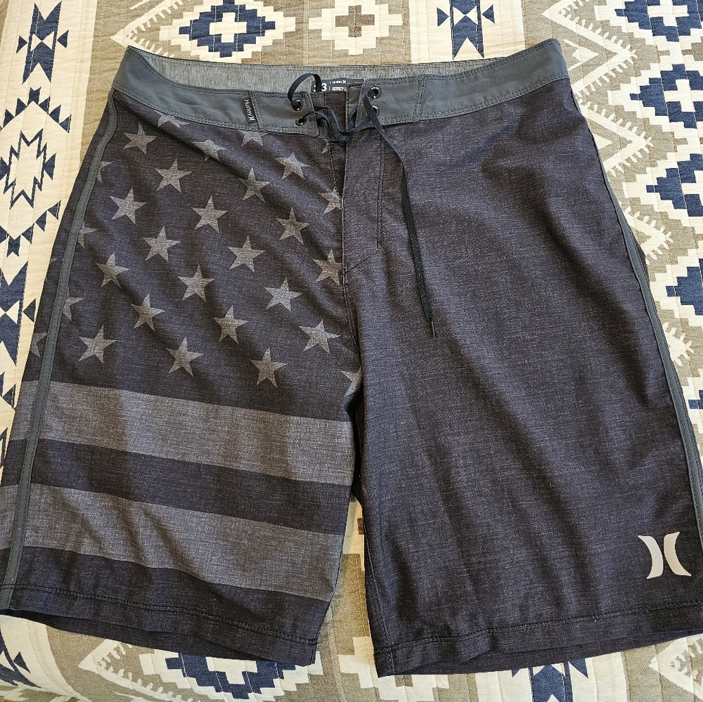 Hurley Men's Black & Charcoal American Flag Board Shorts
